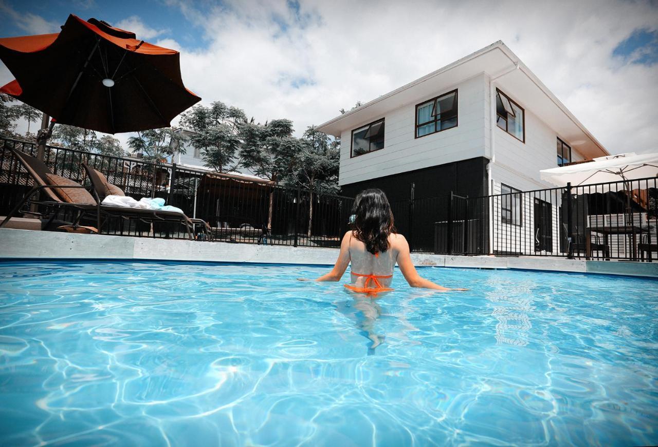 Swimming Pool Holiday Villa Auckland Exterior photo
